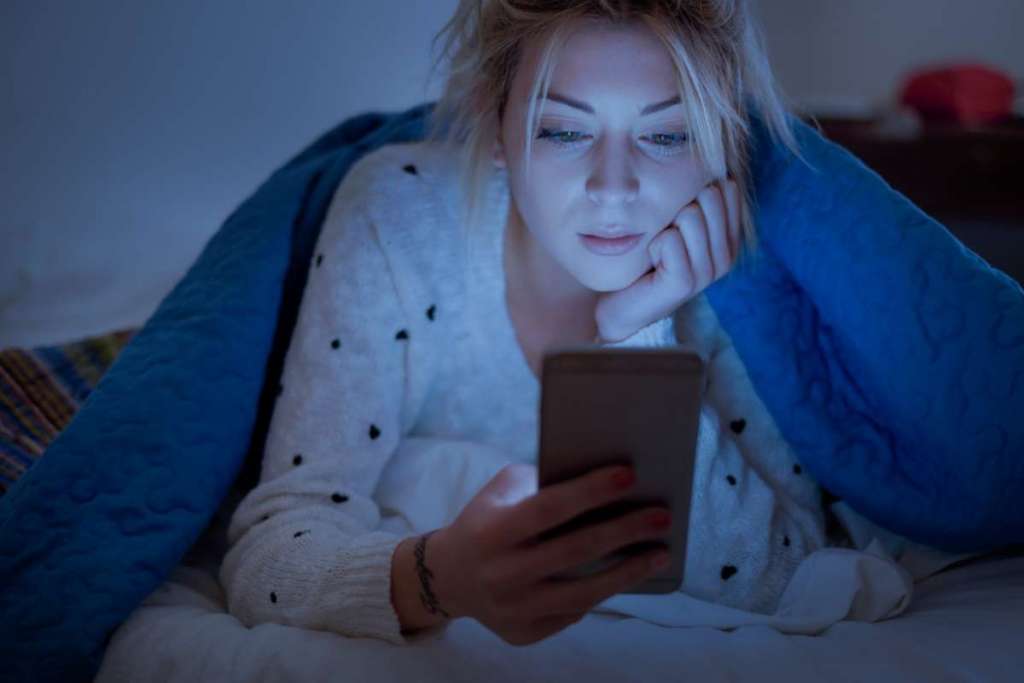 Blue light from phone screens could be keeping you awake and decrease the quality of your sleep.